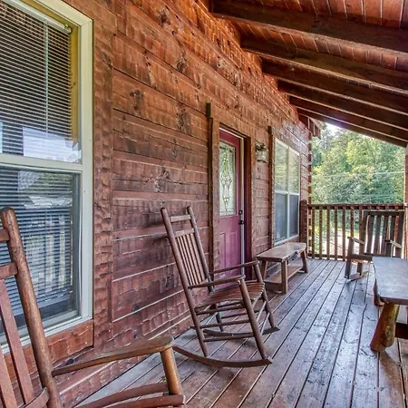 Cinema Falls - Great Location! - Convenient To Everything! Cabin